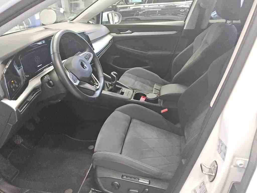 Volkswagen Golf 2023 г. Белый, пробег 42670 км