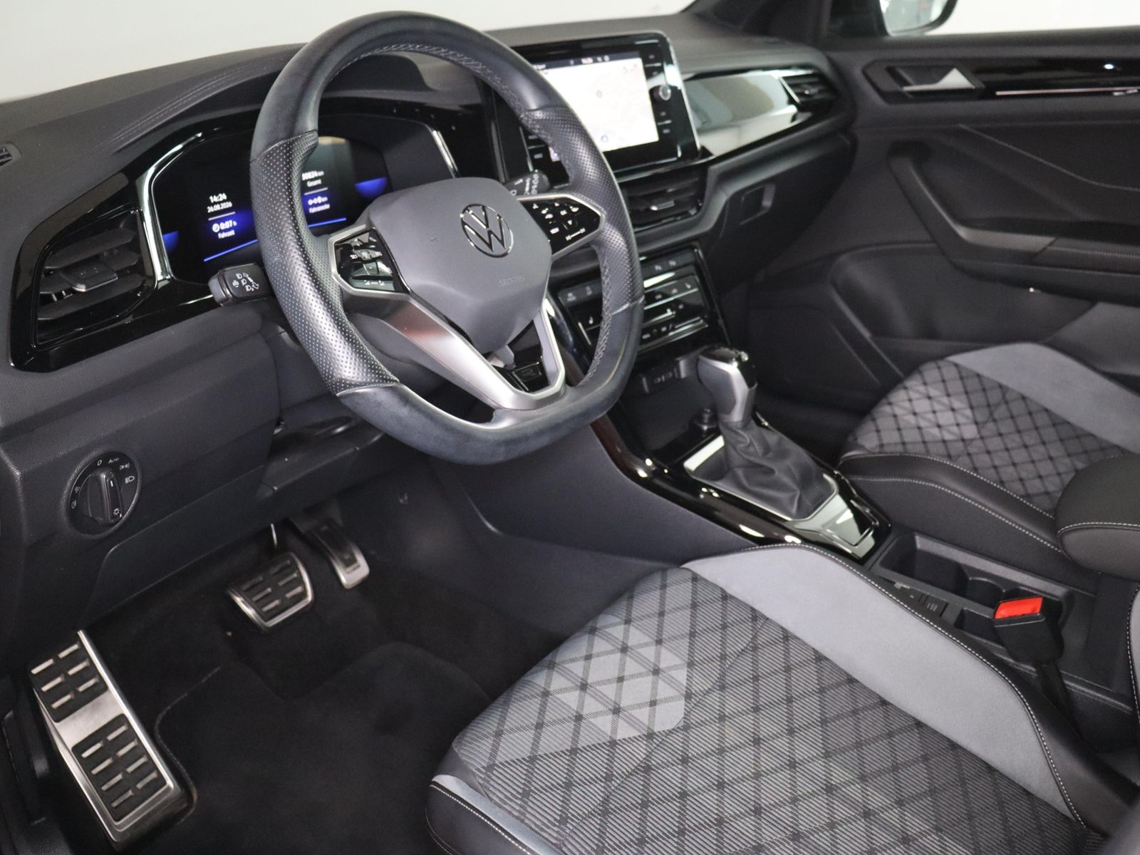 Volkswagen T-Roc 2022 г. Серый, пробег 30824 км