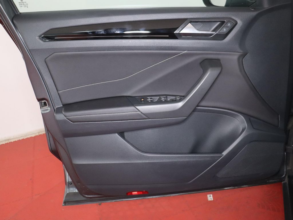 Volkswagen T-Roc 2022 г. Серый, пробег 30824 км