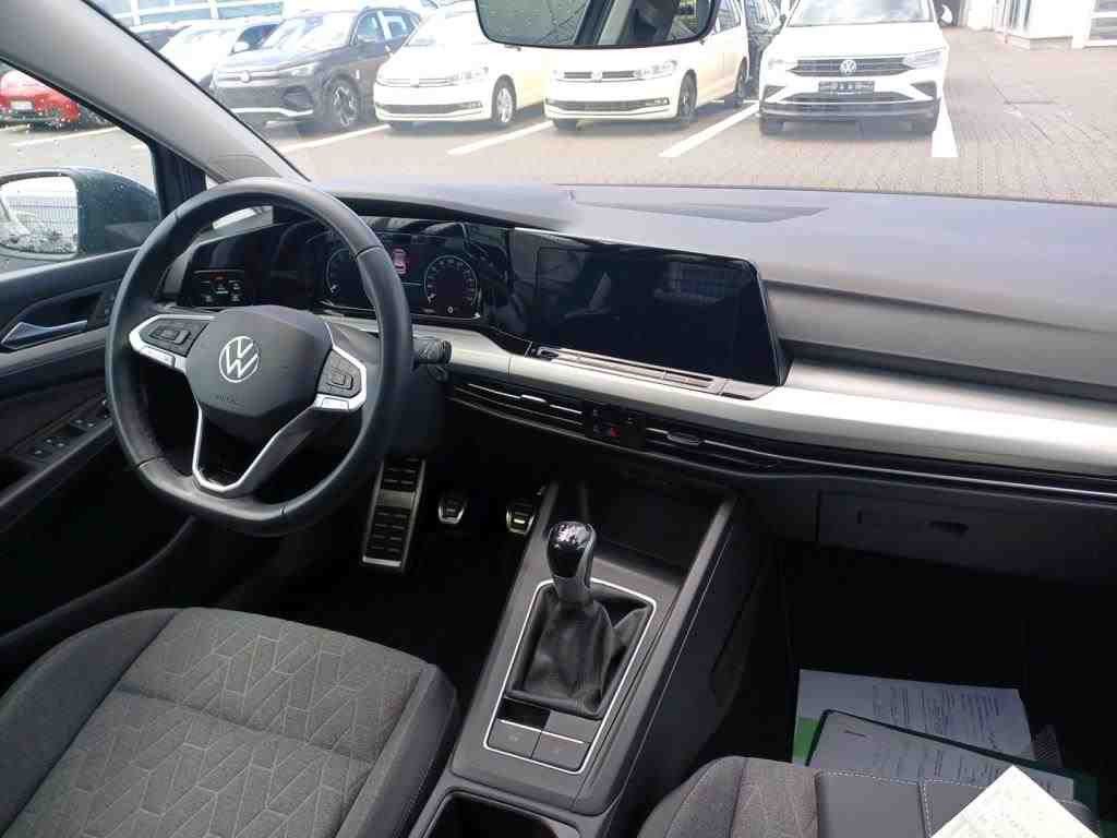 Volkswagen Golf 2024 г. Серый, пробег 12630 км