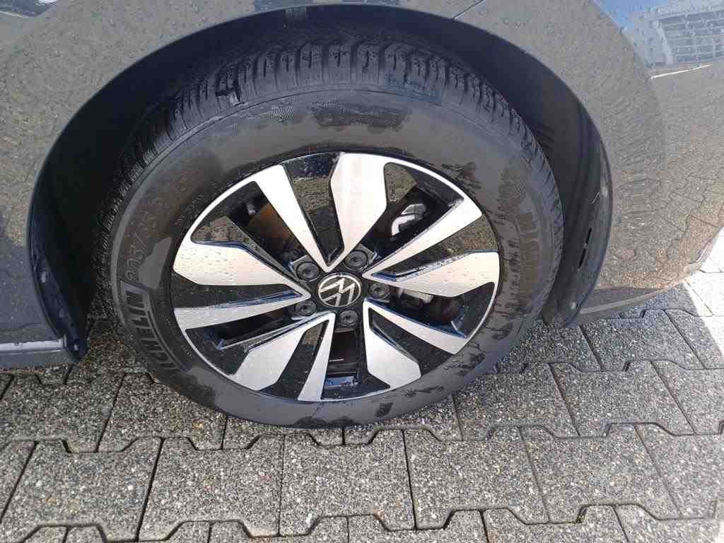 Volkswagen Golf 2024 г. Серый, пробег 12630 км