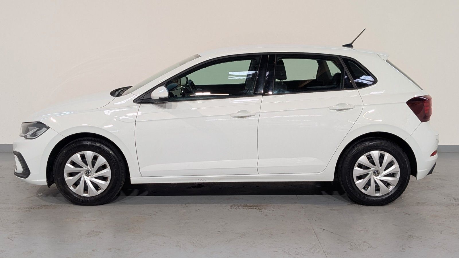 Volkswagen Polo 2023 г. Белый, пробег 58599 км