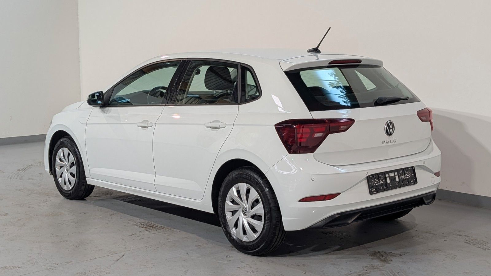 Volkswagen Polo 2023 г. Белый, пробег 58599 км