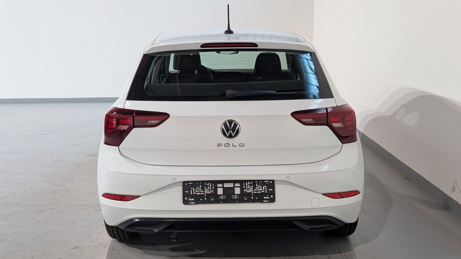 Volkswagen Polo 2023 г. Белый, пробег 58599 км