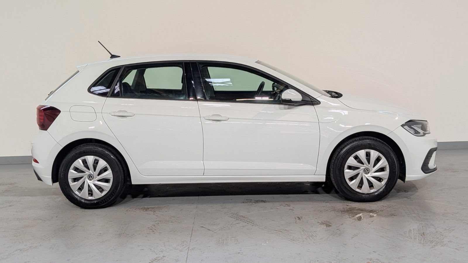 Volkswagen Polo 2023 г. Белый, пробег 58599 км
