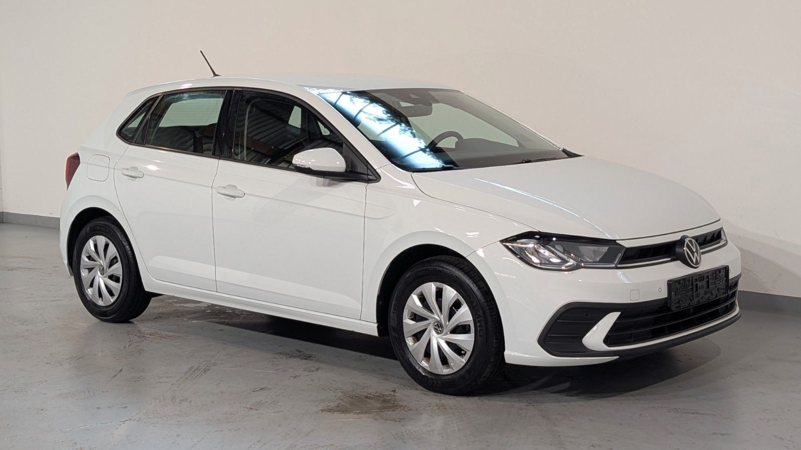 Volkswagen Polo 2023 г. Белый, пробег 58599 км