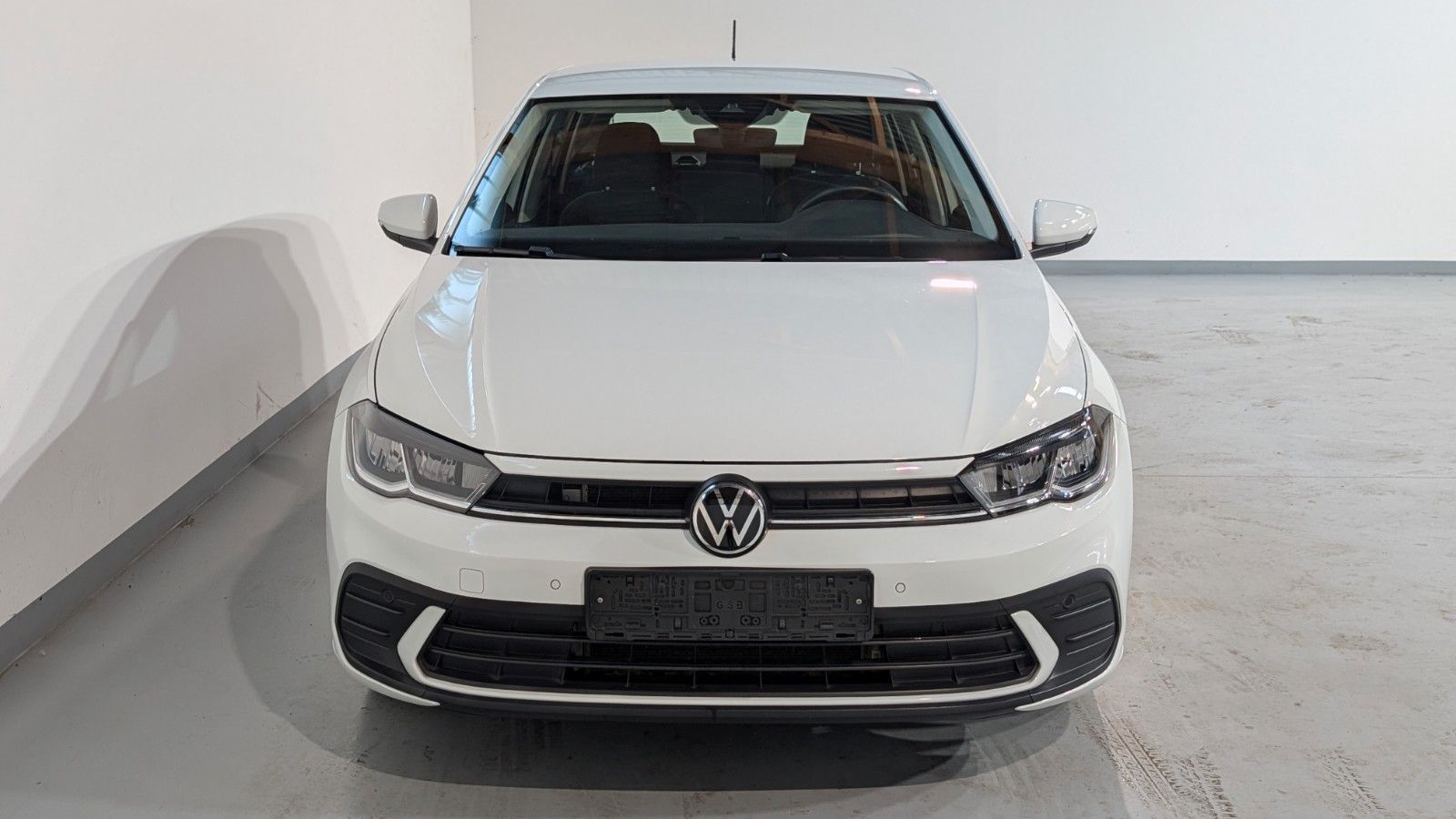 Volkswagen Polo 2023 г. Белый, пробег 58599 км
