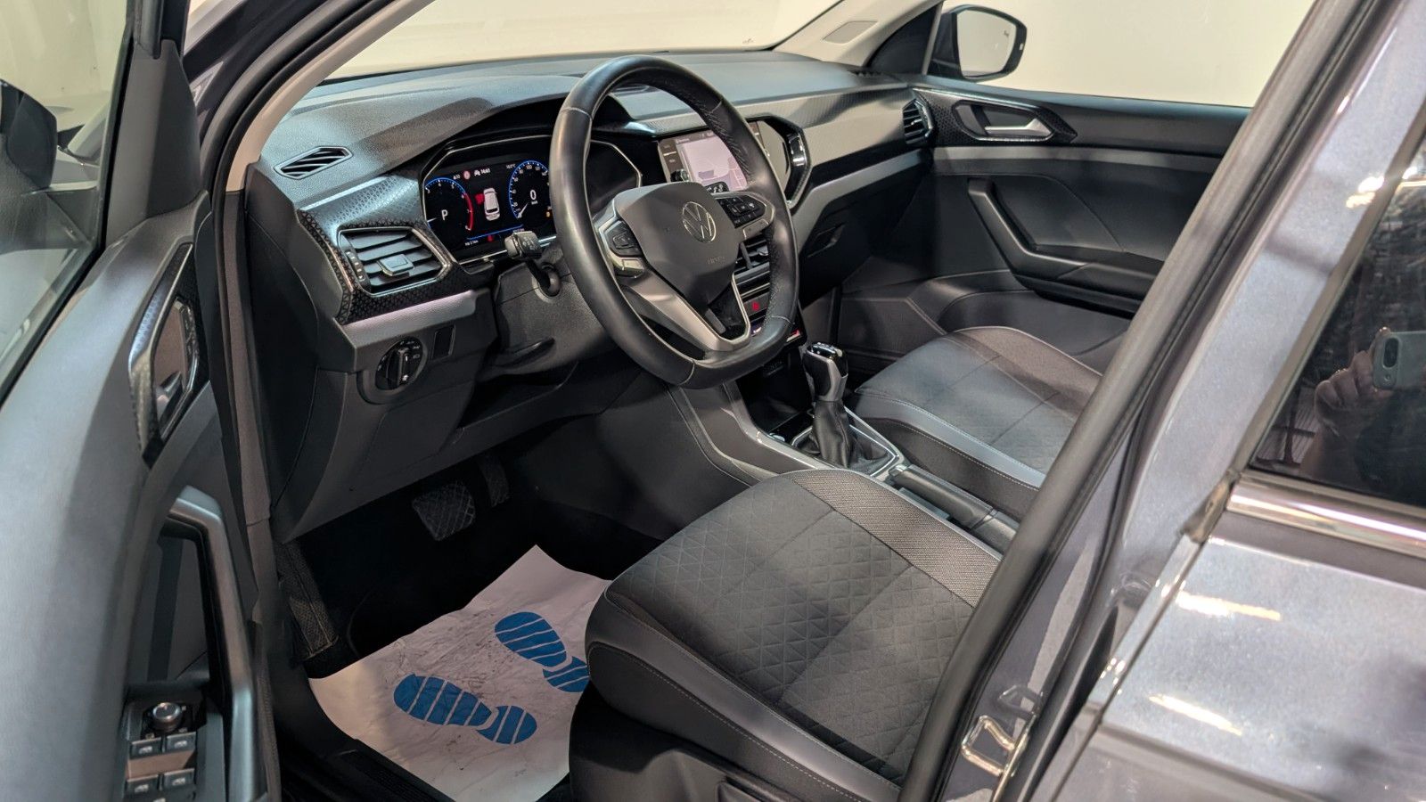 Volkswagen T-Cross 2021 г. Серый, пробег 30099 км
