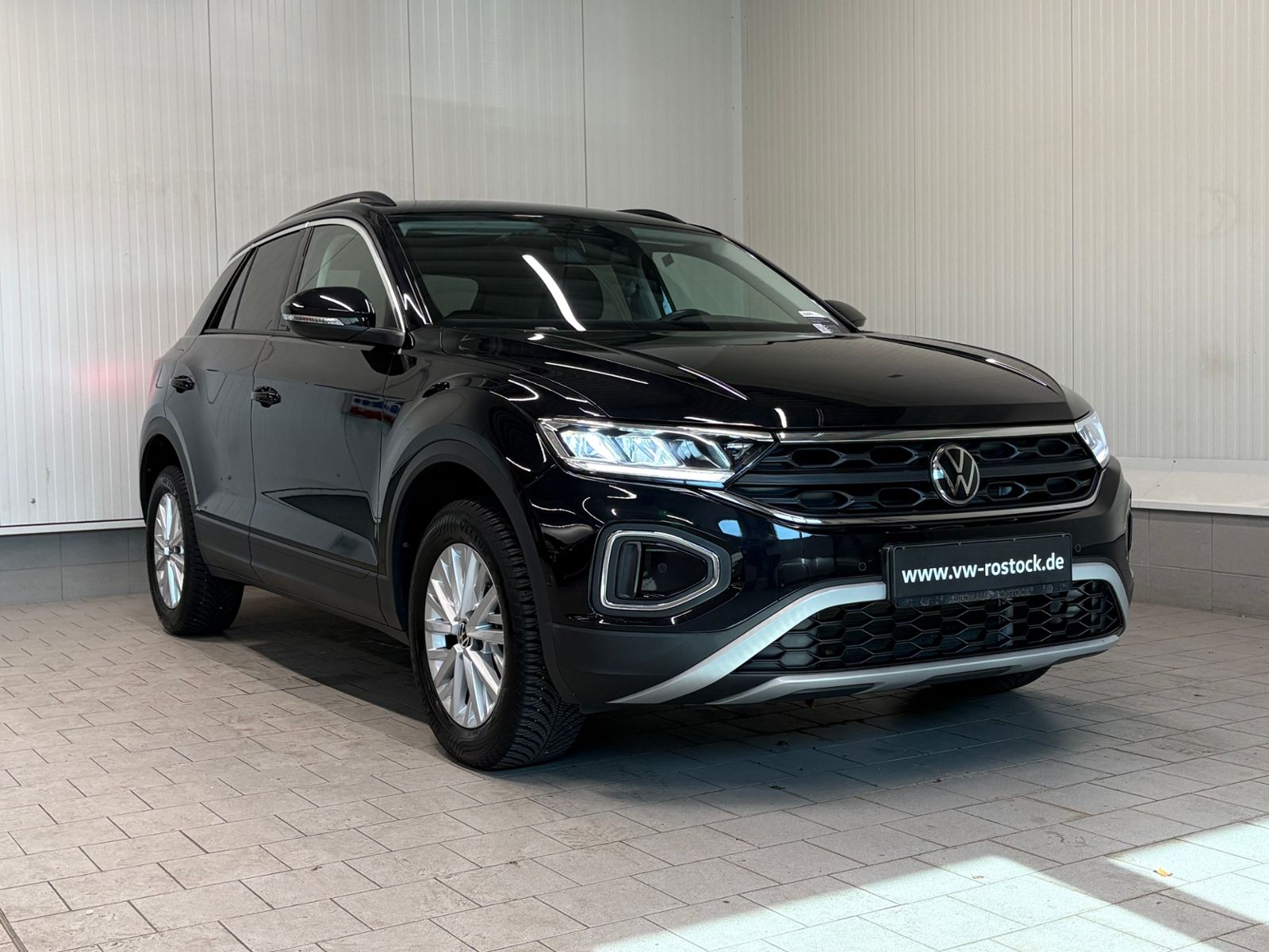 Volkswagen T-Roc 2022 г. Чёрный, пробег 13500 км
