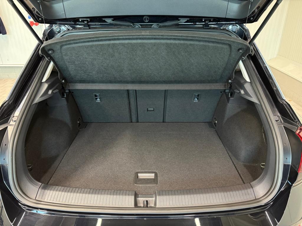 Volkswagen T-Roc 2022 г. Чёрный, пробег 13500 км
