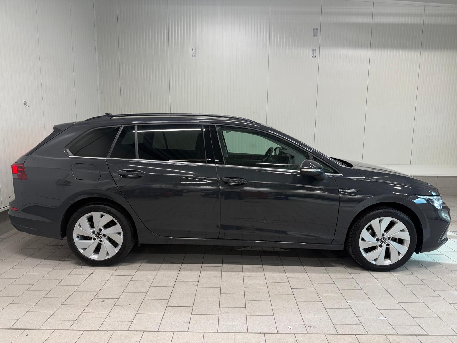 Volkswagen Golf 2023 г. Серый, пробег 54600 км