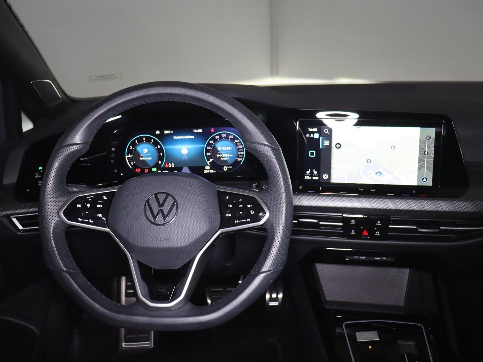 Volkswagen Golf 2024 г. Серый, пробег 20345 км