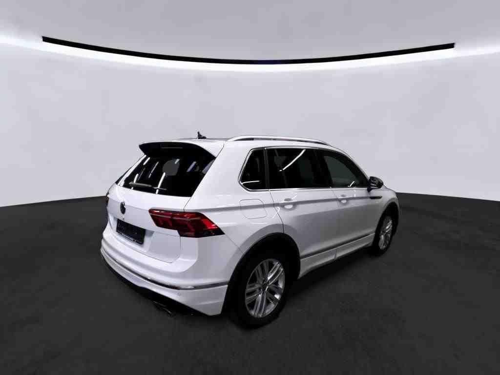 Volkswagen Tiguan 2023 г. Белый, пробег 22412 км