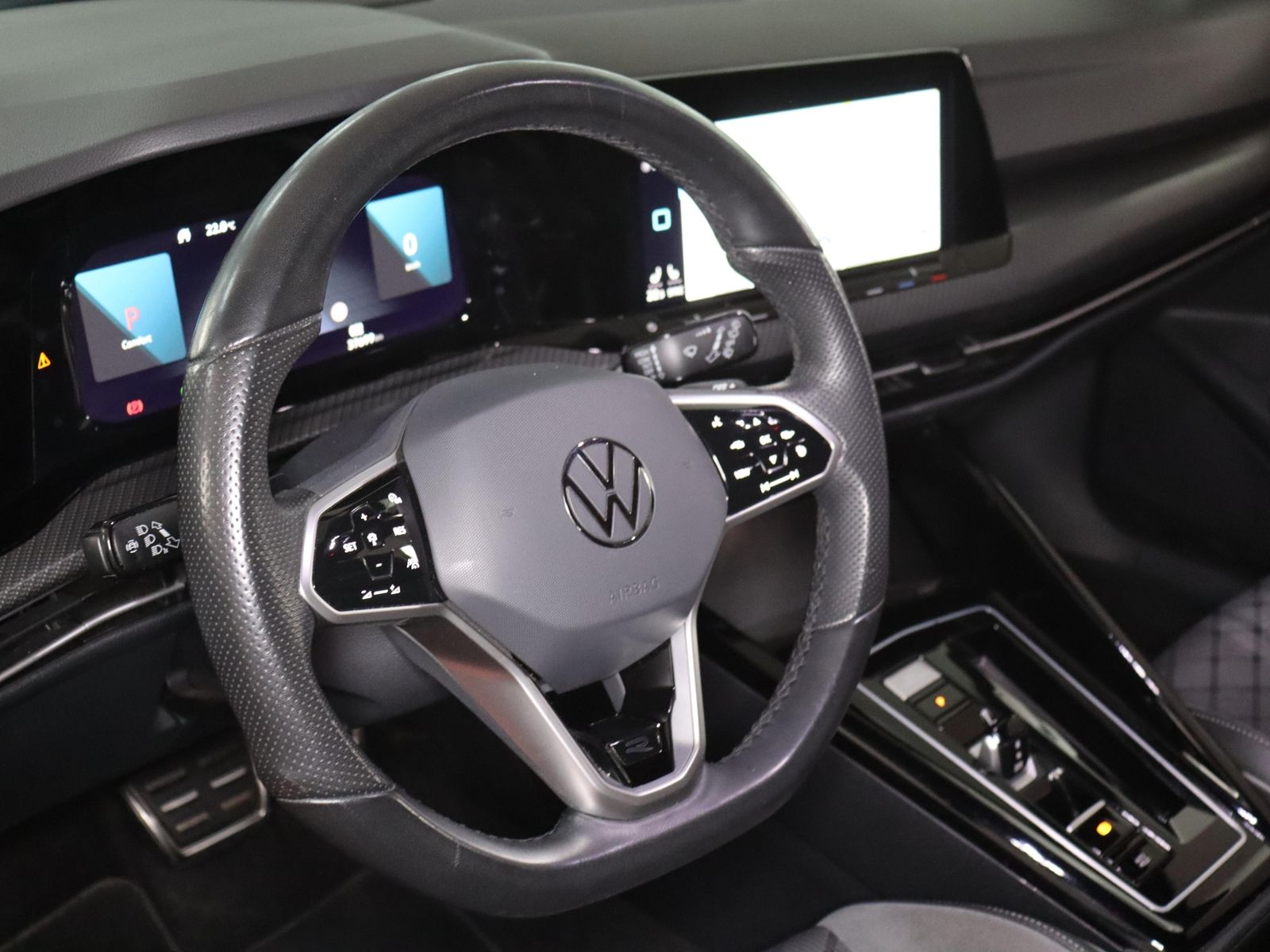 Volkswagen Golf 2024 г. Чёрный, пробег 37675 км