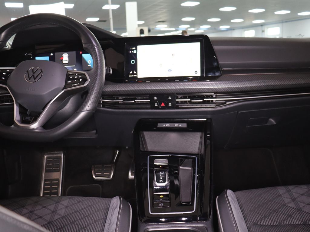 Volkswagen Golf 2024 г. Чёрный, пробег 37675 км