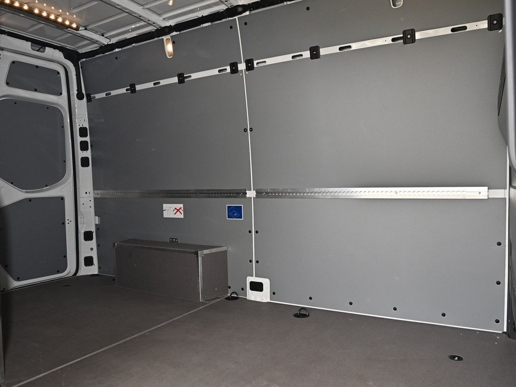 Mercedes-Benz SPRINTER 2025 г. Белый, пробег 13704 км
