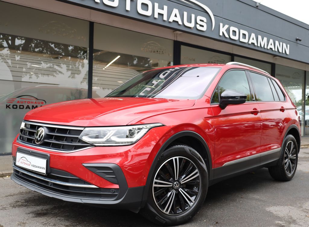 Volkswagen Tiguan 2022 г. Красный, пробег 37920 км