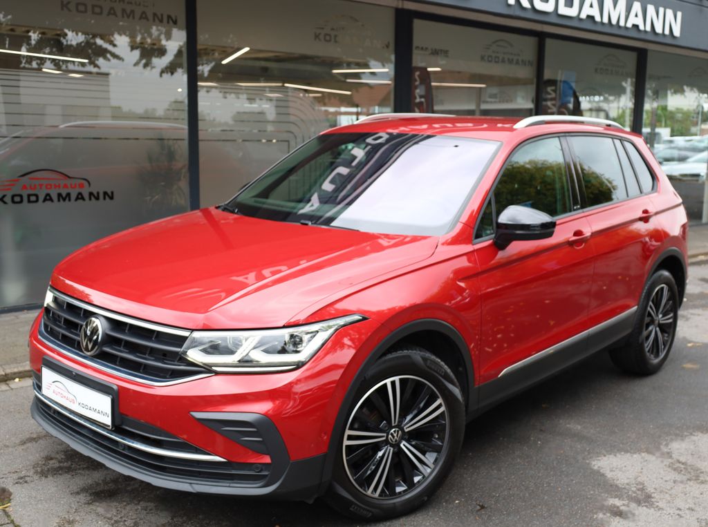 Volkswagen Tiguan 2022 г. Красный, пробег 37920 км