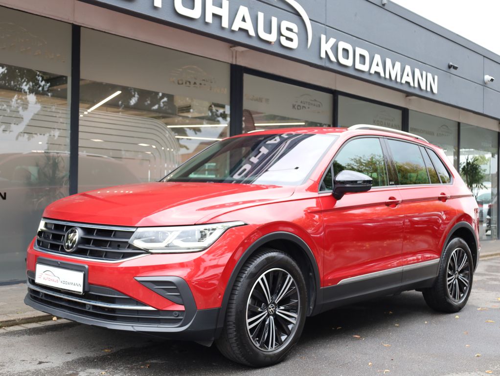 Volkswagen Tiguan 2022 г. Красный, пробег 37920 км