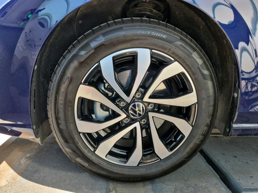 Volkswagen Golf 2022 г. Синий, пробег 32800 км