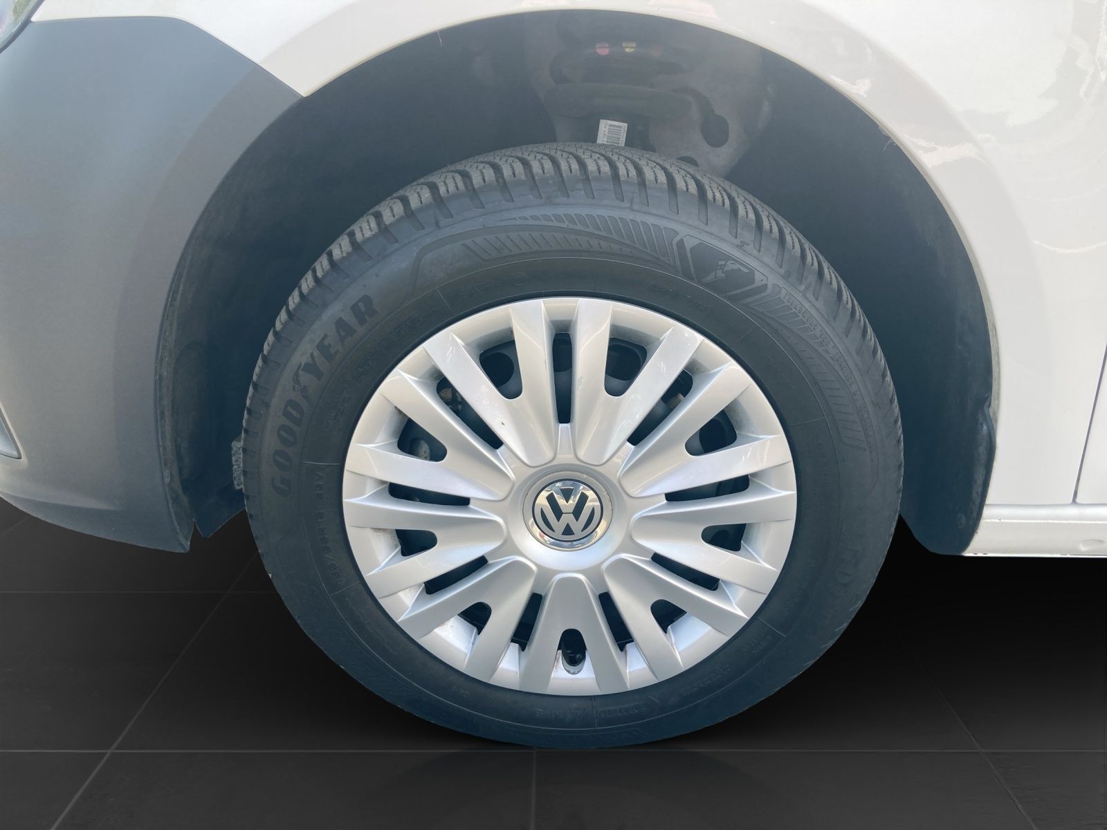 Volkswagen Caddy 2021 г. Белый, пробег 34845 км