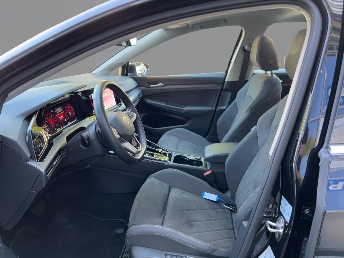 Volkswagen Golf 2023 г. Чёрный, пробег 58966 км