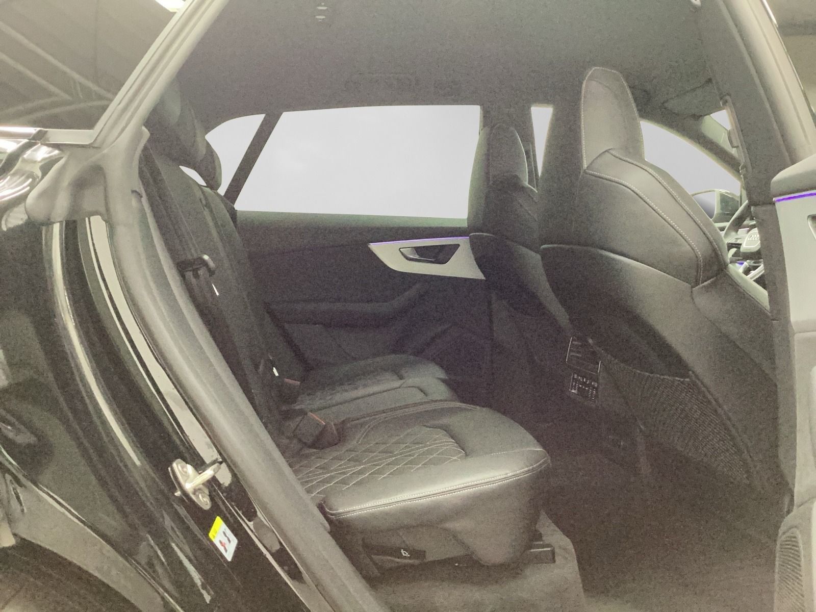 Audi Q8 2023 г. Чёрный, пробег 54651 км