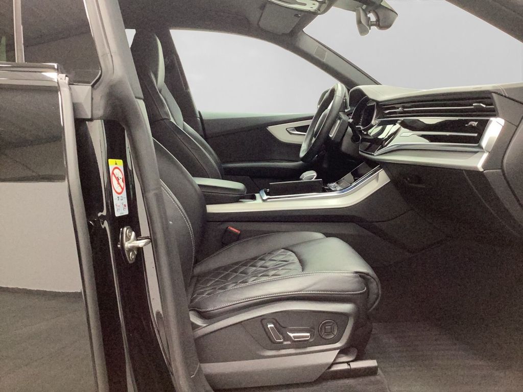 Audi Q8 2023 г. Чёрный, пробег 54651 км