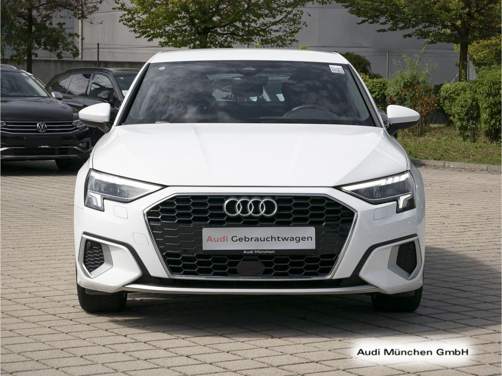 Audi A3 2023 г. Белый, пробег 35833 км