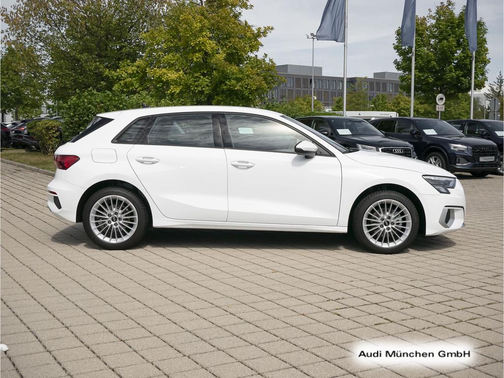 Audi A3 2023 г. Белый, пробег 35833 км