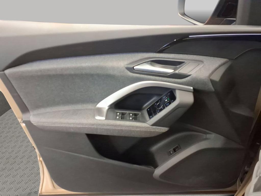 Audi Q5 2025 г. Золотистый, пробег 9037 км