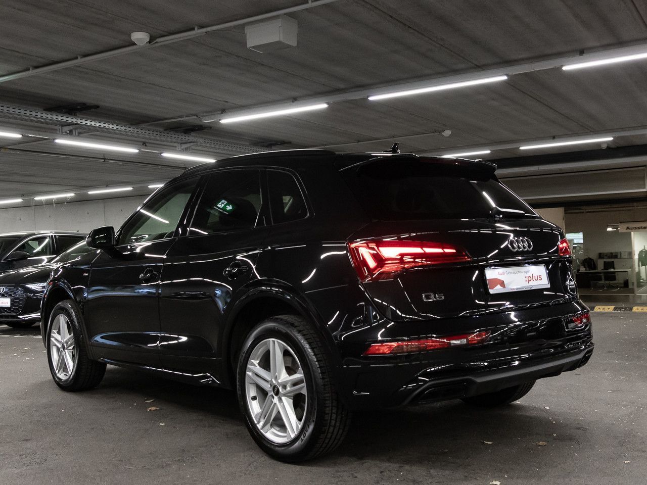 Audi Q5 2023 г. Чёрный, пробег 43057 км