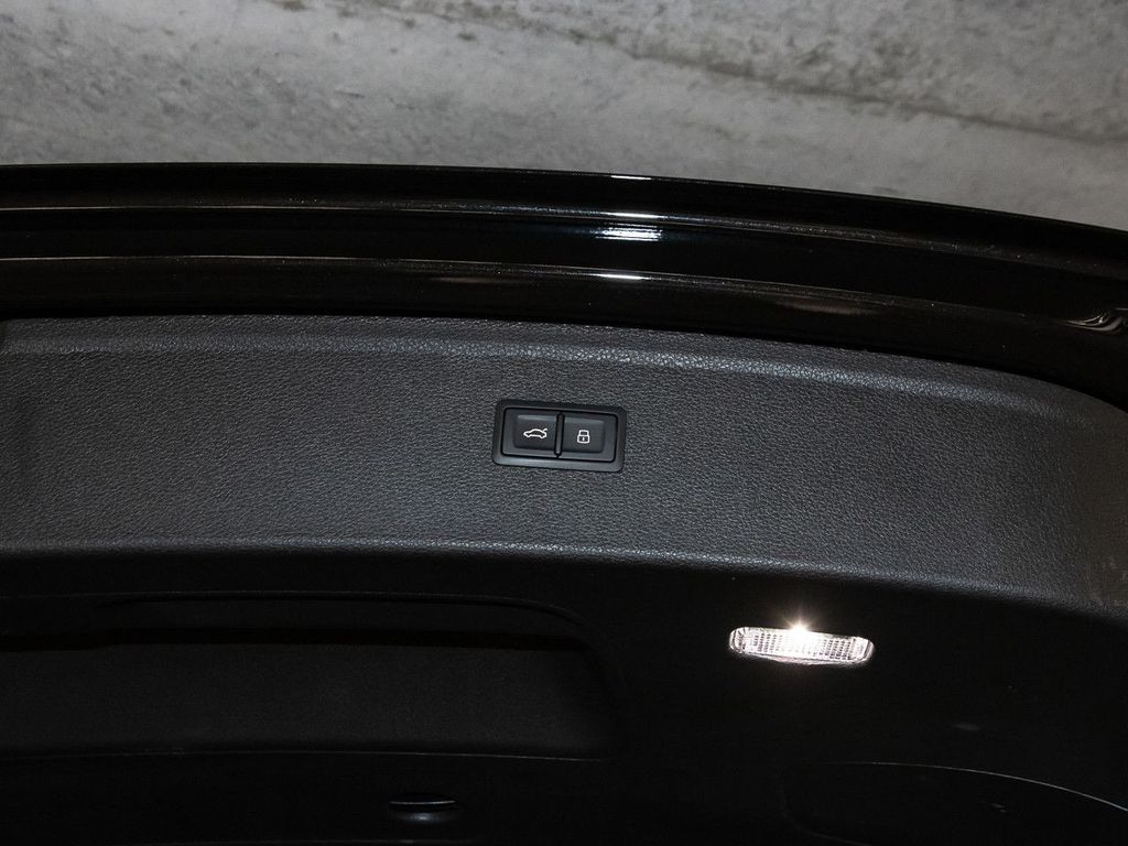 Audi Q5 2023 г. Чёрный, пробег 43057 км