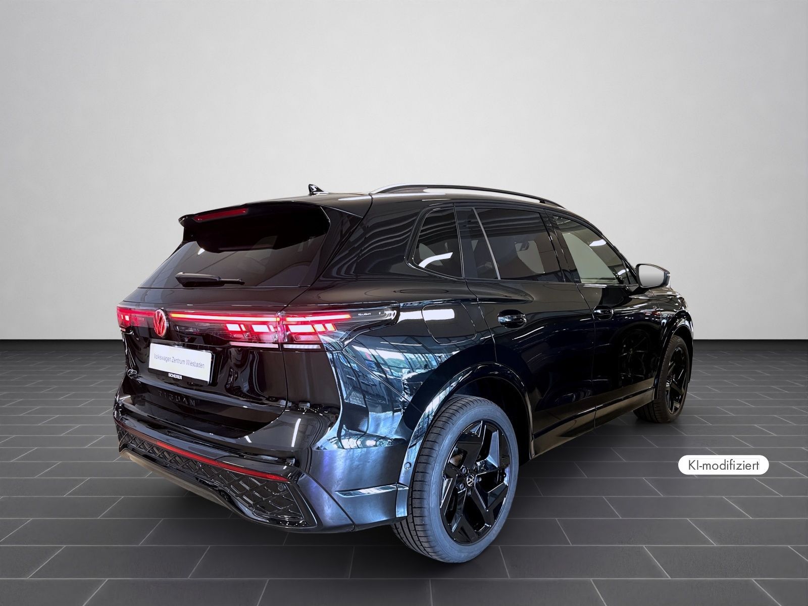 Volkswagen Tiguan 2026 г. Чёрный, пробег 28347 км