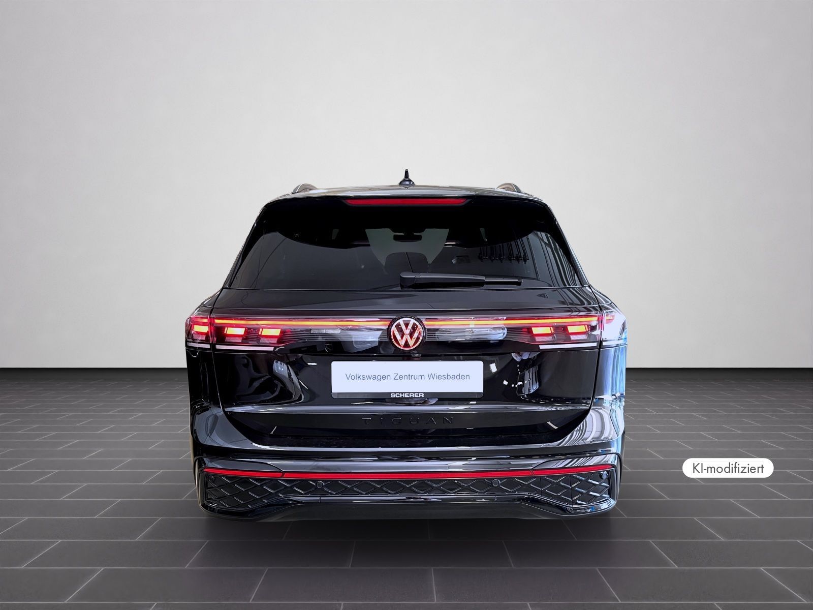 Volkswagen Tiguan 2026 г. Чёрный, пробег 28347 км