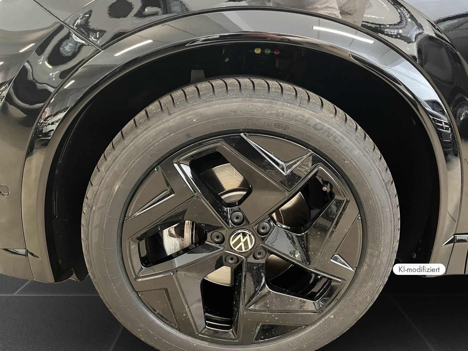 Volkswagen Tiguan 2026 г. Чёрный, пробег 28347 км