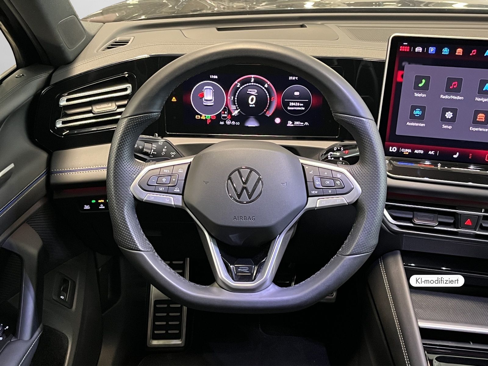 Volkswagen Tiguan 2026 г. Чёрный, пробег 28347 км