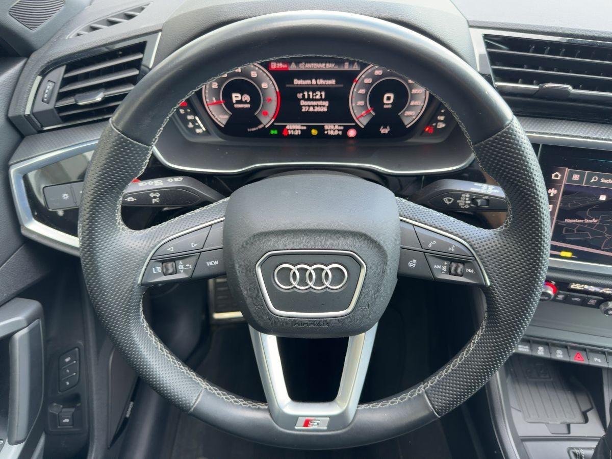 Audi Q3 2023 г. Белый, пробег 45974 км