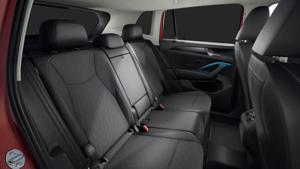 Volkswagen Tiguan 2025 г. Красный, пробег 24807 км