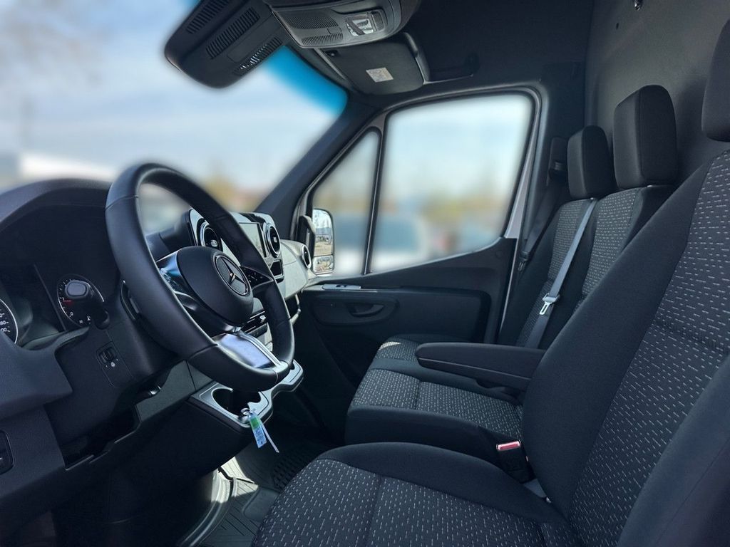 Mercedes-Benz SPRINTER 2024 г. Белый, пробег 3018 км