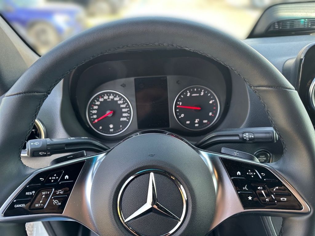 Mercedes-Benz SPRINTER 2024 г. Белый, пробег 3018 км