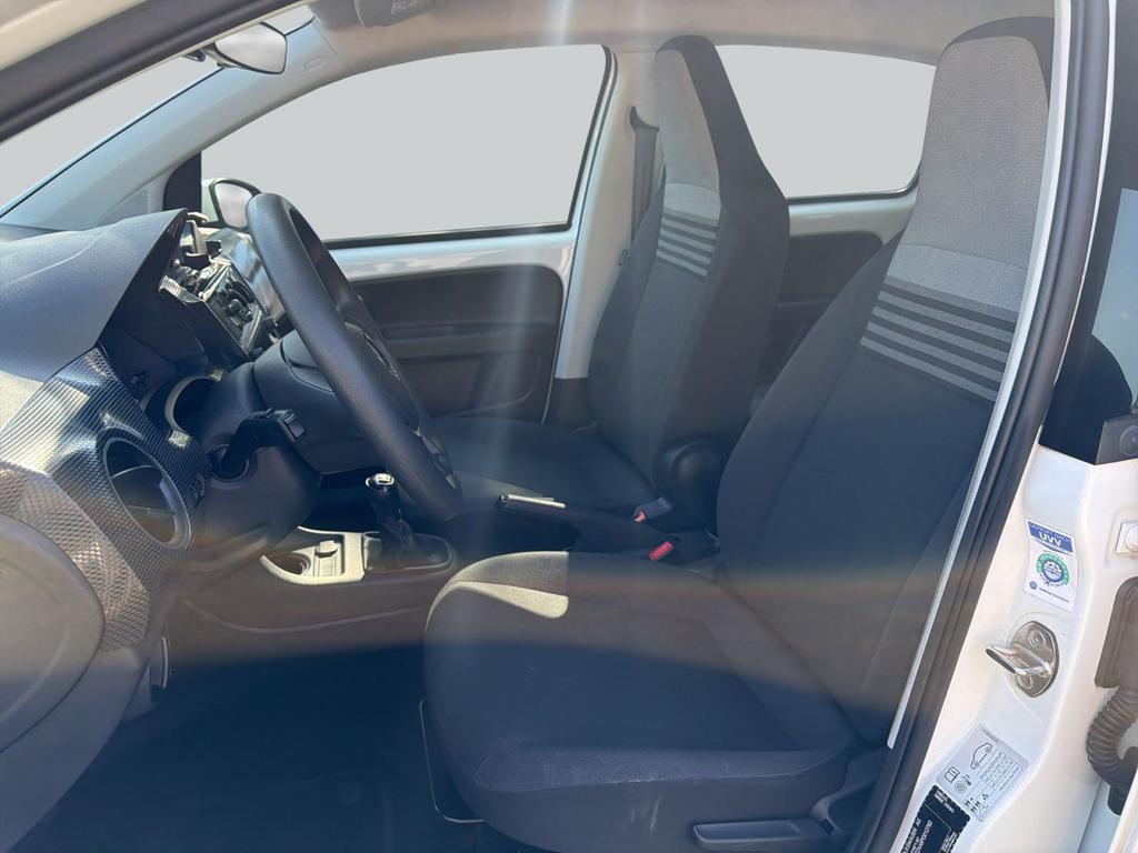 Volkswagen up! 2023 г. Белый, пробег 53201 км