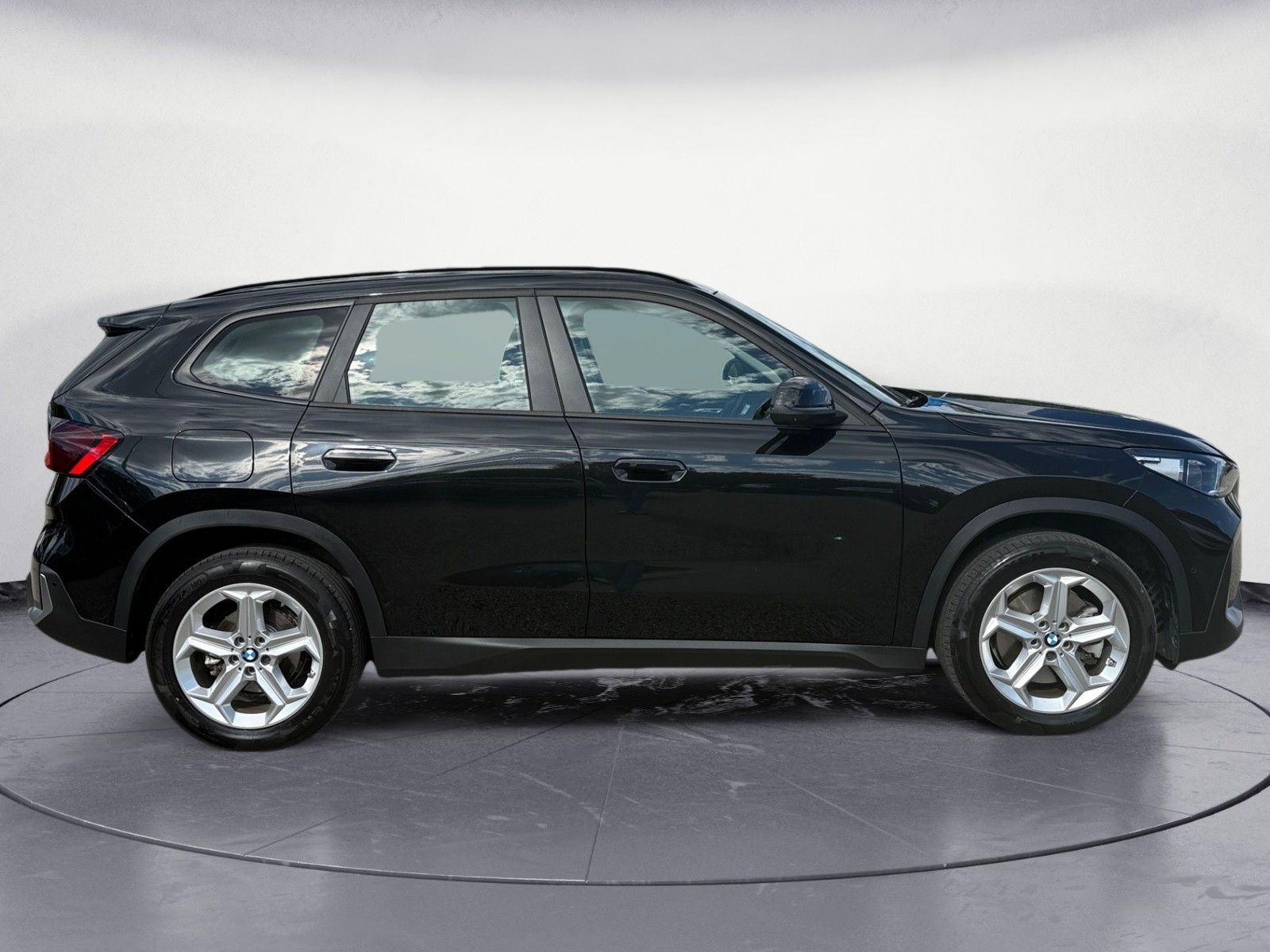 BMW X1 2023 г. Чёрный, пробег 30317 км