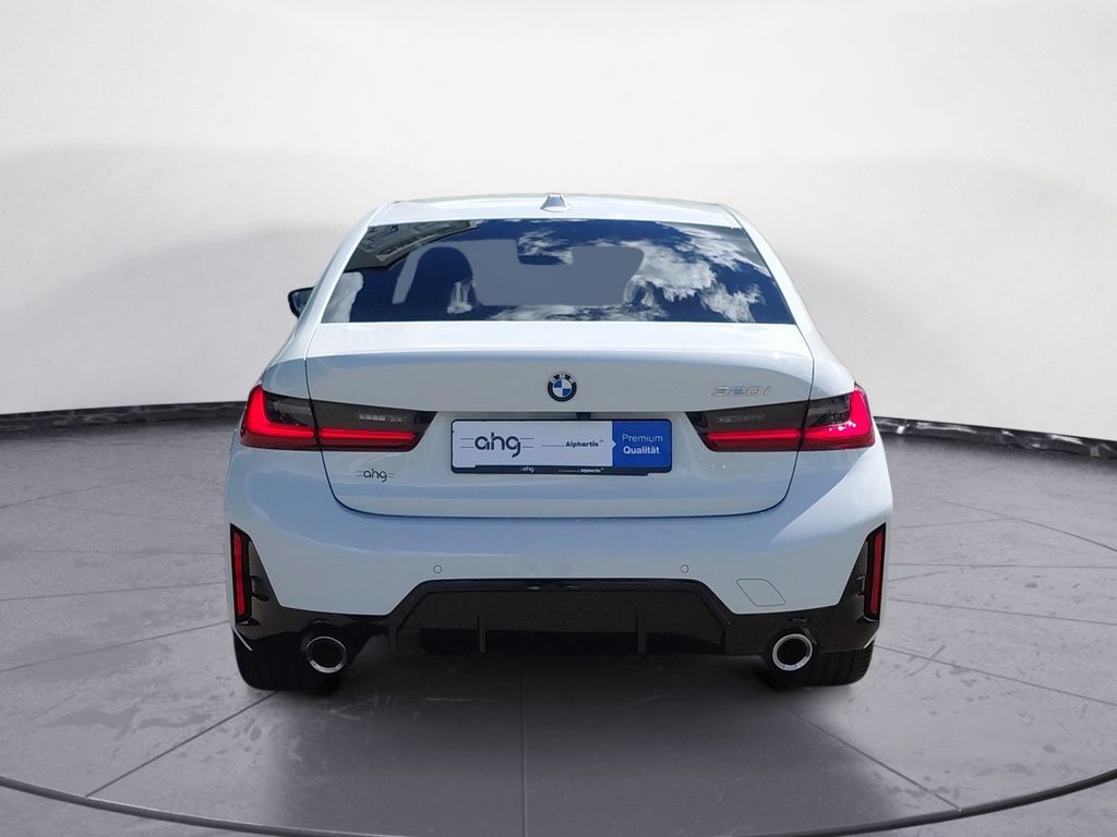 BMW 320 2023 г. Белый, пробег 25862 км