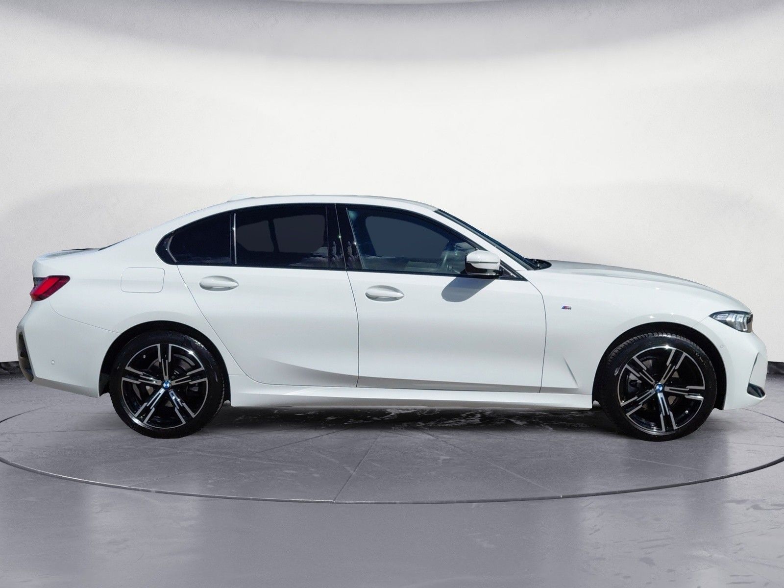 BMW 320 2023 г. Белый, пробег 25862 км