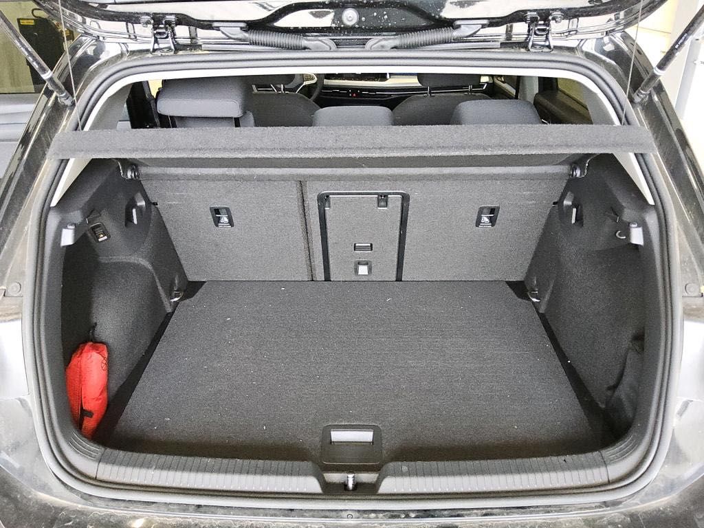 Volkswagen Golf 2024 г. Чёрный, пробег 17484 км