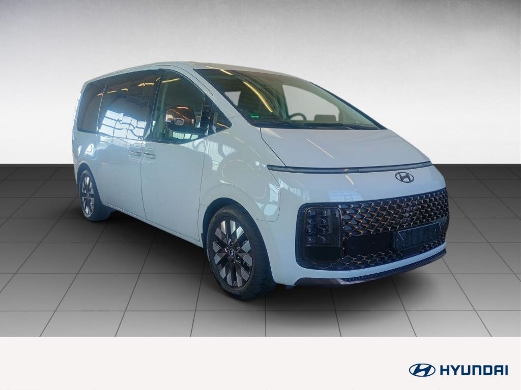 Hyundai Staria 2023 г. Белый, пробег 36679 км