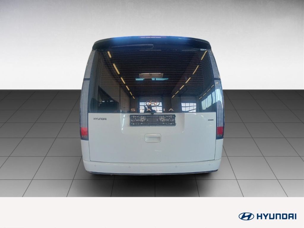 Hyundai Staria 2023 г. Белый, пробег 36679 км