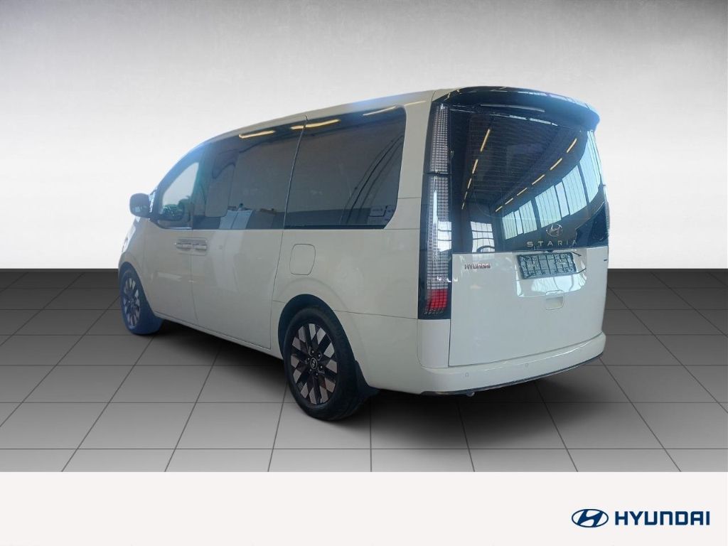 Hyundai Staria 2023 г. Белый, пробег 36679 км