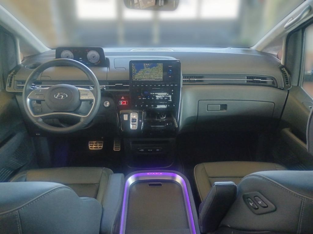 Hyundai Staria 2023 г. Белый, пробег 36679 км